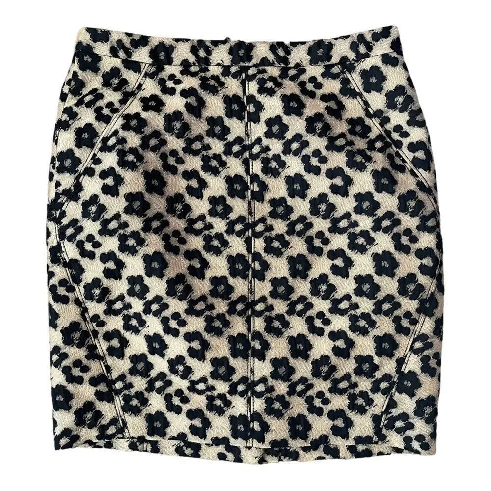 Ann Taylor Beige Black Floral Jacquard Straight Skirt Women's Size 2P Lined EUC